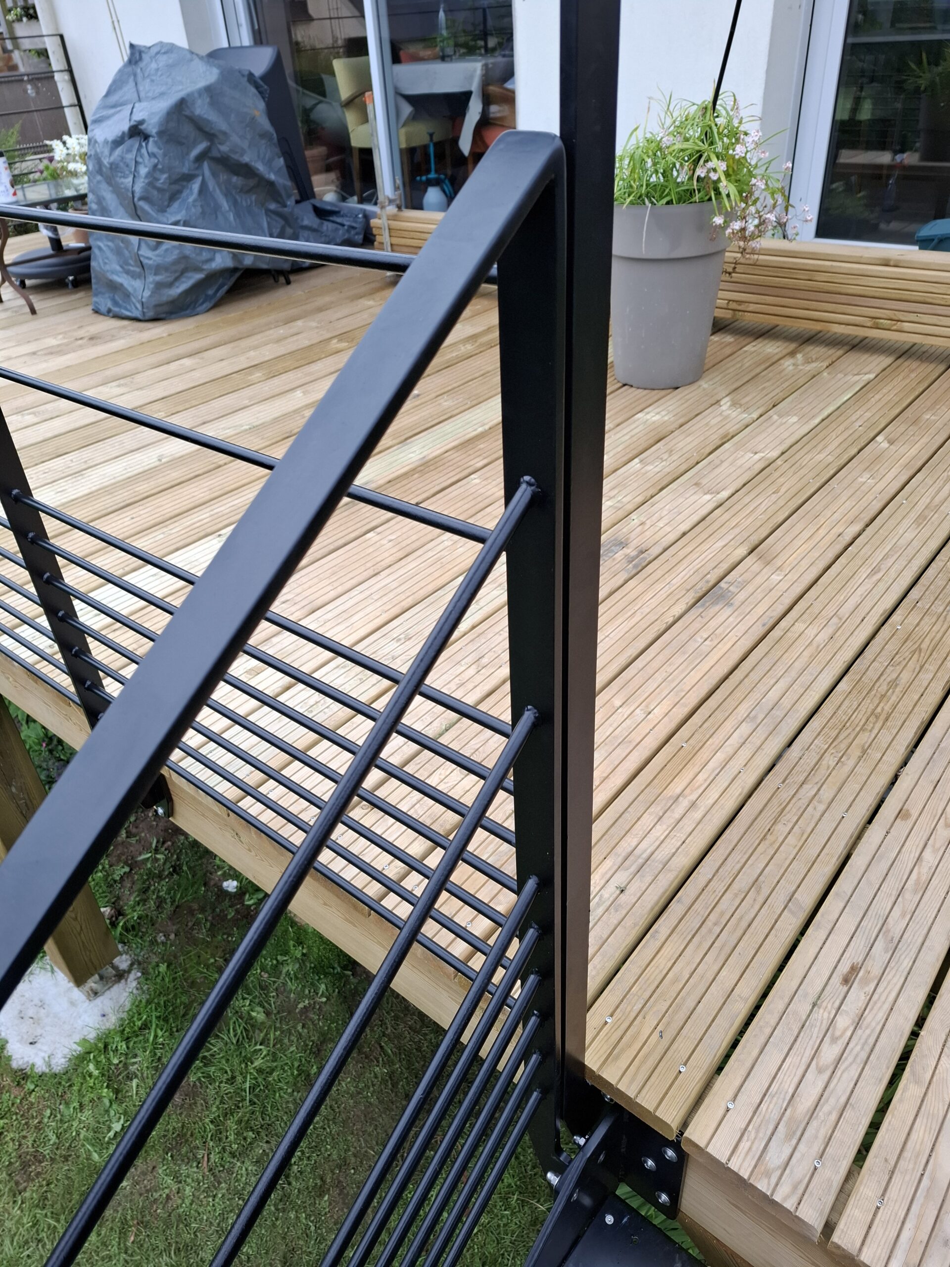 Terrasse avec escalier d’acces