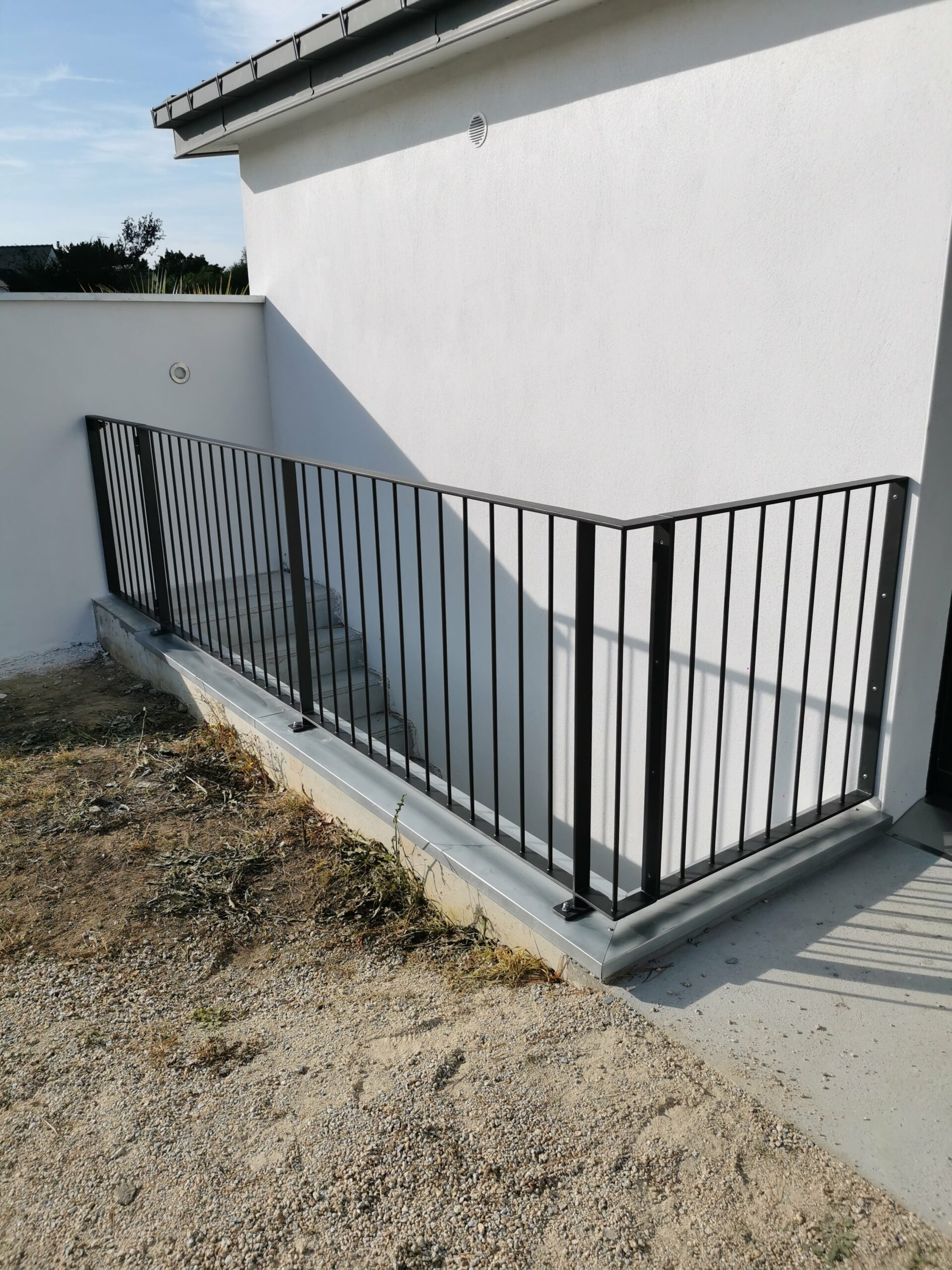 Rambarde avec portillon pour escalier d’accès